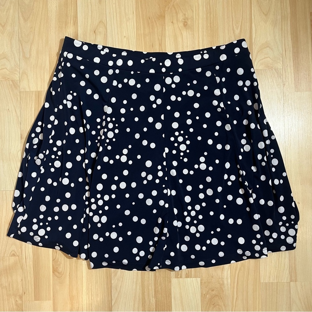 Susan Graver Navy Polka Dot Stretch Pull-on Skorts size Medium